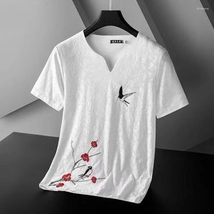 Camisetas para hombres de gama alta de lujo flor de ciruelo bordado de golondrina de manga corta de verano para hombres sueltos grandes camiseta blanca con cuello en V TopMen's Mild2