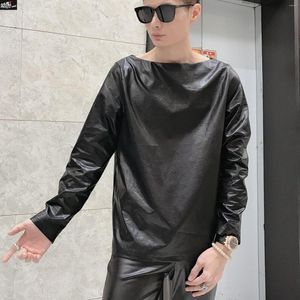 Camisetas para hombre, camisa de cuello de una palabra de primavera y verano para hombre, camisetas de cuero PU de manga larga a la moda para hombre, ropa de personalidad de baile informal holgada para hombre