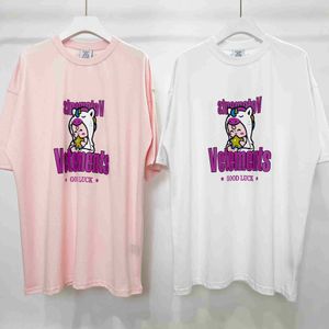 T-shirts pour hommes VETEMENTS Tshirt Hommes Femmes 11 Cartoon Fun Unicorn Print Tshirt VETEMENTS Vêtements J230427