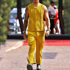 Parcours masculin Streetwear printemps / été fashion jaune bouton jaune top pantalon décontracté en deux morceaux de mode masculine de mode masculine