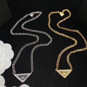 Collier avec pendentif en diamant pour hommes et femmes, bijoux de créateur, colliers de luxe, triangle inversé, mode, personnalité à la mode, chaîne de clavicule