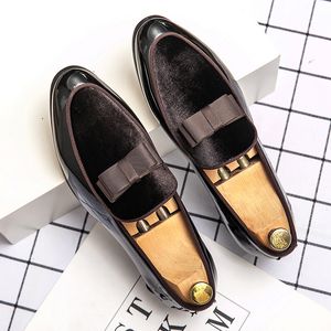 Men Slipper Fashion Half Shoes Black Faux Suede Personality Broderie Slire de Baotou Baotou Talon confortable Casu 15ae
