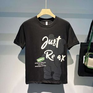 Men Tshirts modes pour l'été Nouvelle tendance polyvalente et belle version coréenne des vêtements de vêtements pour hommes à demi-manche de vêtements de vêtements supérieurs chemises graphiques