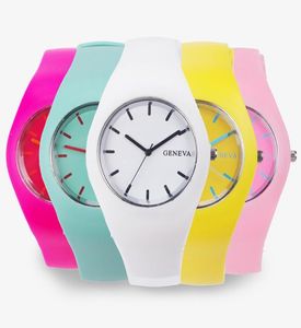 Hommes Regardez les femmes Crème Color UltraHin Fashion Gift Silicone Strap Leisure Watch Geneva Sport Wristwatch Womens Jelly Watches4709304