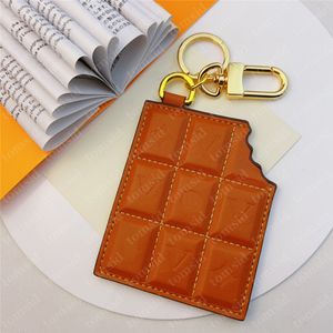 Diseñador para hombre Llavero Bolso de lujo Encanto para mujeres BARRA DE CHOCOLATE FIGURINA Llavero de cuero Letras clásicas Llaveros de moda de acero inoxidable