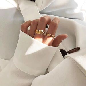 Anillo de oro de anillo de diseñador para hombre para mujeres especificaciones de acero de titanio de patrón de cruz de diamante ancho y estrecho plateado con joyas de lujo de oro de 18k 6 mm de 9 mm