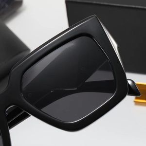Diseñadores para hombre Espejo Diseñador Leer Marco de moda Hombres para mujeres Gafas de sol Gafas Marca Outlet Diseño Wo