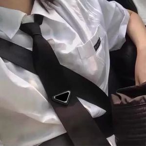 Diseñador de mujer botines de corbata Diseñadores para hombre Corbata Jacquard Fiesta Boda Vestido de negocios Corbata de seda Diseñador de lujo Corbatas para hombre Arco tejido negro 5 colores