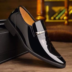 Chaussures habillées pour hommes Business Black Shiny Leather Shoes Man British Casual Shoe Wedding Pointed Leather Shoes EUP 38-48