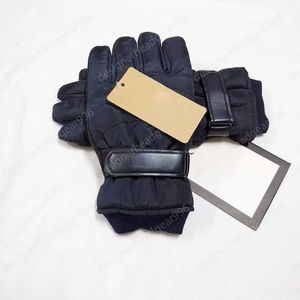 Guantes para hombre Guantes de diseñador Marca de moda estadounidense Guantes impermeables y resistentes al viento Guantes de jinete de tamaño ajustable Guantes de invierno cálidos de felpa Manos calentadas