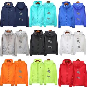 Chaquetas para hombre diseñador de tecnología Chaqueta Bloqueador solar Suelta casual estilo delgado Deportes para mujer abrigo N estampado corriendo opción multicolor de secado rápido