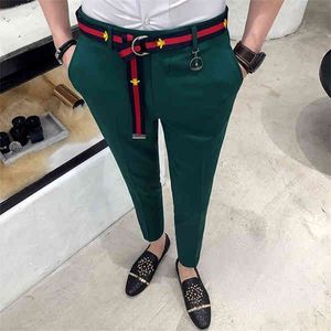 Pantalones blancos sociales para hombre Pantalones de estilo británico Vestido de oficina verde Slim Fit Tight Red Club Pink 2020 1109