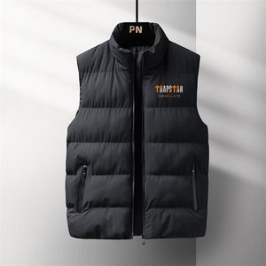 Chalecos para hombre, chaqueta acolchada estampada TRAPSTAR para hombre, chaqueta acolchada corta cálida y resistente al viento para otoño e invierno con cuello mandarín grande 220826