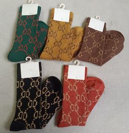 Chaussettes de luxe pour hommes et femmes bas de laine de haute qualité rues seniors confortables chaussettes de genou Designer