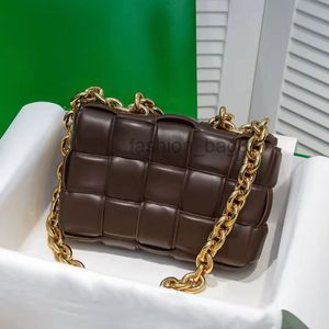 Bolso de mensajero Bolsos cuadrados de diseñador superventas Bolso tejido para mujer Tejido liso Cadenas de cuero genuino Botón Lentejuelas Acolchado suave Solo Zi