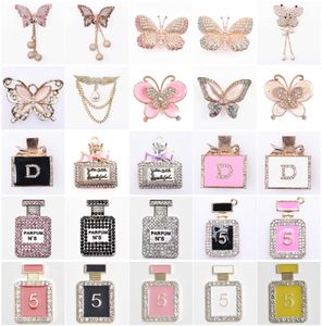 Bouteille de parfum en métal No 5 Bling Queen Butterfly Chaussures Décoration Fille Shinny Croc Chaussures Charmes Accessoires