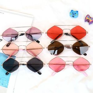Gafas de sol en forma de polígono de metal para niñas, gafas de protección UV hexagonales, gafas de sol, marco de diamante de doble haz, gafas de sol para niños, tiro callejero