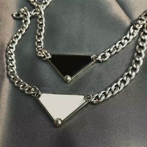 Triángulo de metal Cadena de cuello de lujo p niñas joyería de diseño de moda para mujeres cadenas estéticas plateadas plata romántica doble color hombres p collares delicados ZB011 F4