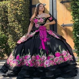 Robes de Quinceanera noires mexicaines Charro avec broderie colorée, robe de bal en velours, douce 16, robe de luxe élégante, robe de mariée à plusieurs niveaux, ceinture de 15 ans, 2024