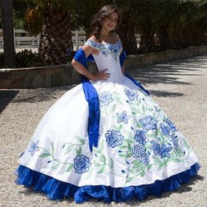 Vestidos de quinceañera mexicanos en azul real y blanco con vestido de fiesta largo de satén floral bordado Vestidos de fiesta de graduación Sweet 16 Correas sin mangas Escote corazón