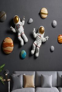 Mgt Europa Originality Space Astronaut Resin Home Modern Home El Wall Hanging Art Decoración Decoración Artesan Statue 2103960384