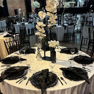 Min 100 uds) plato cargador de plástico de hermoso diseño para decoración de eventos de fiesta de banquete de boda platos de cena elegantes negros
