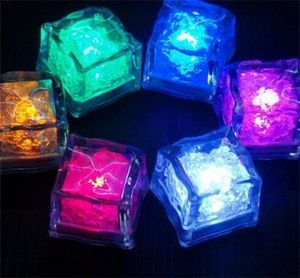 Mini LED Party Lights Square Color Changer les glaçons LED Cubes de glace brillants clignotant une nouveauté clignotante Supply 298 R27437489
