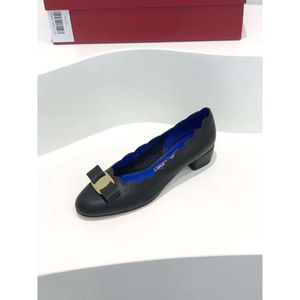 Scarpe perfette a specchio Sandali con tacco in pelle Sandali gioiello a punta alta con pietre dorate e cristalli