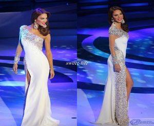 Miss Venezuela Robes de soirée Pageant 2019 Sage blanche One épaule manches longues cristaux divisés Crystals sexy Robes de bal de bal Célébrité D8422704