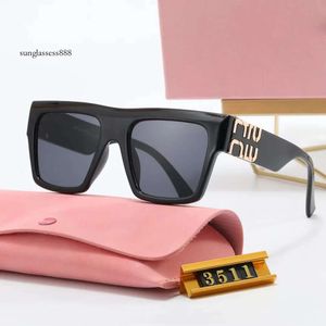 miui lunettes de soleil New Spring M Home MUI Street Shot Lunettes de soleil classiques minimalistes Pare-brise Lettre Jambes Grand Cadre Carré avec Étui 425