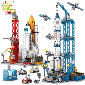 Model Building Kits HUIQIBAO Space Aviation Manned Rocket Building Blocks With Astronaut Figure City Aerospace Model Bricks Children Toys for Kids