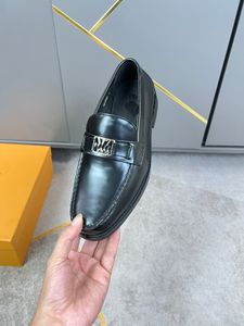 Modèle de haute qualité hommes mocassins chaussures bleu rouge noir mocassins doux en cuir véritable fête formelle mariage décontracté sans lacet chaussures habillées de luxe italien avec boîte