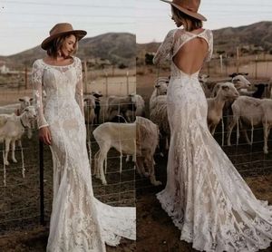 Moderne à manches longues Boho Pays Hippie Gothique Robes De Mariée Sirène Dentelle Appliques Scoop Cou Robes De Mariée Dos Nu Robes De Mariee C G