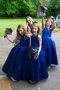 Robes de filles de fleur satin royal moderne pour le mariage de mariage vintage pli les longs plis de la première communion robes de fête bon marché