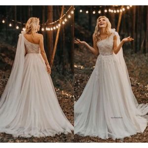 Modest Country Style Bohemian Beach a ligne Robe de mariée robes nuptiales Plemages One épaule en dentelle Applique Sweep Plus taille Tier Tierred Robes formelles Custom 0430