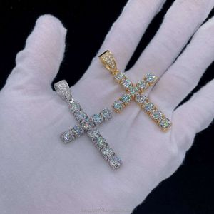 Colgante de cruz de diamante moissanita, venta al por mayor de fábrica, collar de plata 925 VVS con cruz de Jesús, joyería fina para mujer