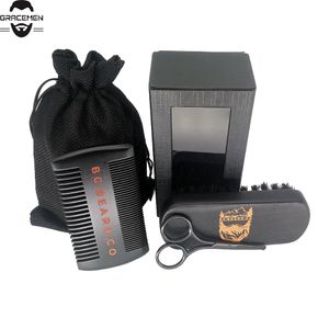 Moq 100 pçs logotipo personalizado oem masculino cabelo facial barba cuidados kits finos dentes grossos pente de madeira preto escova e tesoura na caixa de presente