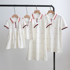 Mère fille robes papa fils chemises père bébé tenues pour la famille correspondant vêtements maman et fille robe soeur frère ensemble 220426