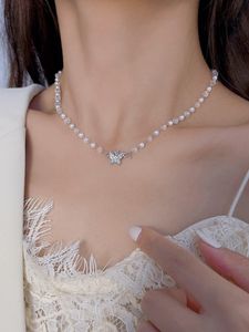 Cadeau de fête des mères collier de perles pour femmes chaîne perle de cristal fille collier court breloque papillon bonne chance perle tour de cou bijoux