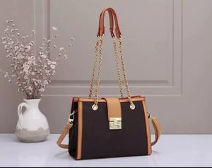 MT Luxurys Sacs à bandoulière Bandbody Chaîne Poche Sac à main Fourre-tout Designers Femmes Portefeuille Sac à main en cuir Sac de messager Totes Satchels Grille florale Hasp Axillary Package