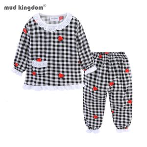 Mudkingdom Strawberry Sleek Baby Girl Pajamas Set Summer Plaid Sweet Y Lovely Pijama Traje con puños de encaje Sleepwearwear 210615