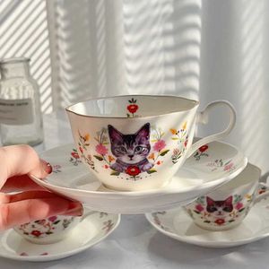 Tasses tasse de café britannique avec soucoupe kawaii tasse cadeaux en porcelaine tasses à café en gros de la vaisselle plats à café tasse d'eau pour petite amie J240428
