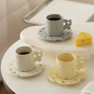 Tasses créatives en céramique tasse à café et assiette nordique Ins accessoires de décoration de la maison fait à la main Art tasse à thé plateau cadeaux pour petite amie
