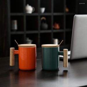 Tazas creativas de porcelana minimalista Café de café Taza Manja de madera con tapa y cuchara Cerámica de té de té Oficina bebida Regalo de bebidas