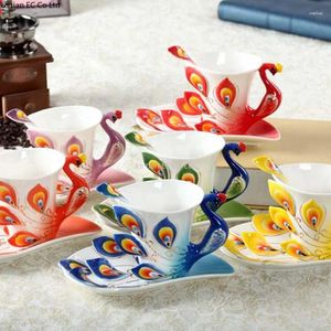 Tasses européennes 3D créatives en émail en émail en porcelaine de paon tasse de café et soucoupe se déroulent des tasses à domicile pour envoyer des amis cadeaux exquis