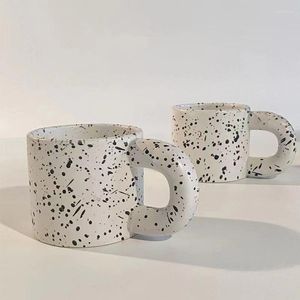 Tasses inspires de style céramique tasse de boucles d'oreilles grosses gras à la main à la main tachée de tasse sale et lait à la main
