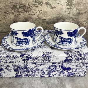 Tazas Nordic Design Bone Porcelana Café Copas Cerámica Vintage El té y platillos avanzados de cerámica vintage establece los regalos de lujo 230817