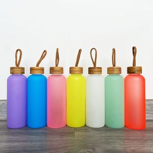 Tazas Tazas de vidrio coloreadas por sublimación con tapa de bambú de cuerda Botellas de boca pequeña Deportes al aire libre Las tazas de agua con alto contenido de borosilicato se pueden calentar térmicamente