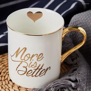 Mugs la lettre Gold Handle Couple Tasse de qualité Bone China Café Caris Creative Wedding Birthday Gift Tobs Tobas en vrac