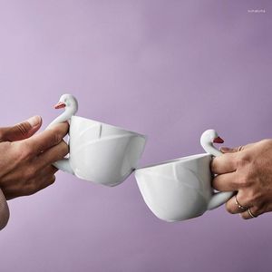 Tazas TingKe, Taza de cerámica con forma de cisne de estilo nórdico, taza de café moderna para el hogar, agua, hermoso regalo de boda para el Día de San Valentín